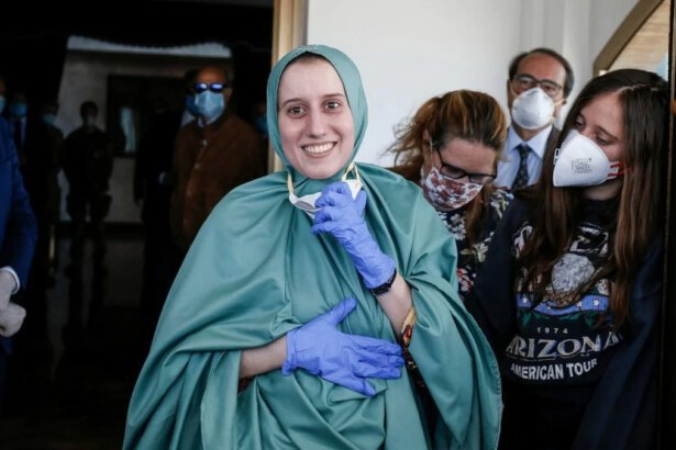 Silvia Aisha Romano si è sposata con rito islamico: ecco la sua nuova vita a un anno dalla liberazione 17