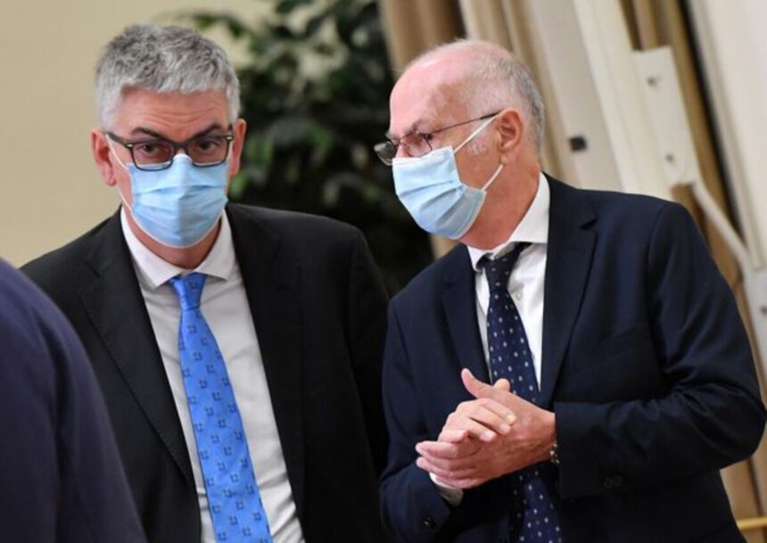 Brusaferro: "Possibile reinfettarsi con Omicron". Rezza: "Fase nuova, ma numeri alti" 2 Brusaferro: "Possibile reinfettarsi con Omicron". Rezza: "Fase nuova, ma numeri alti" 1