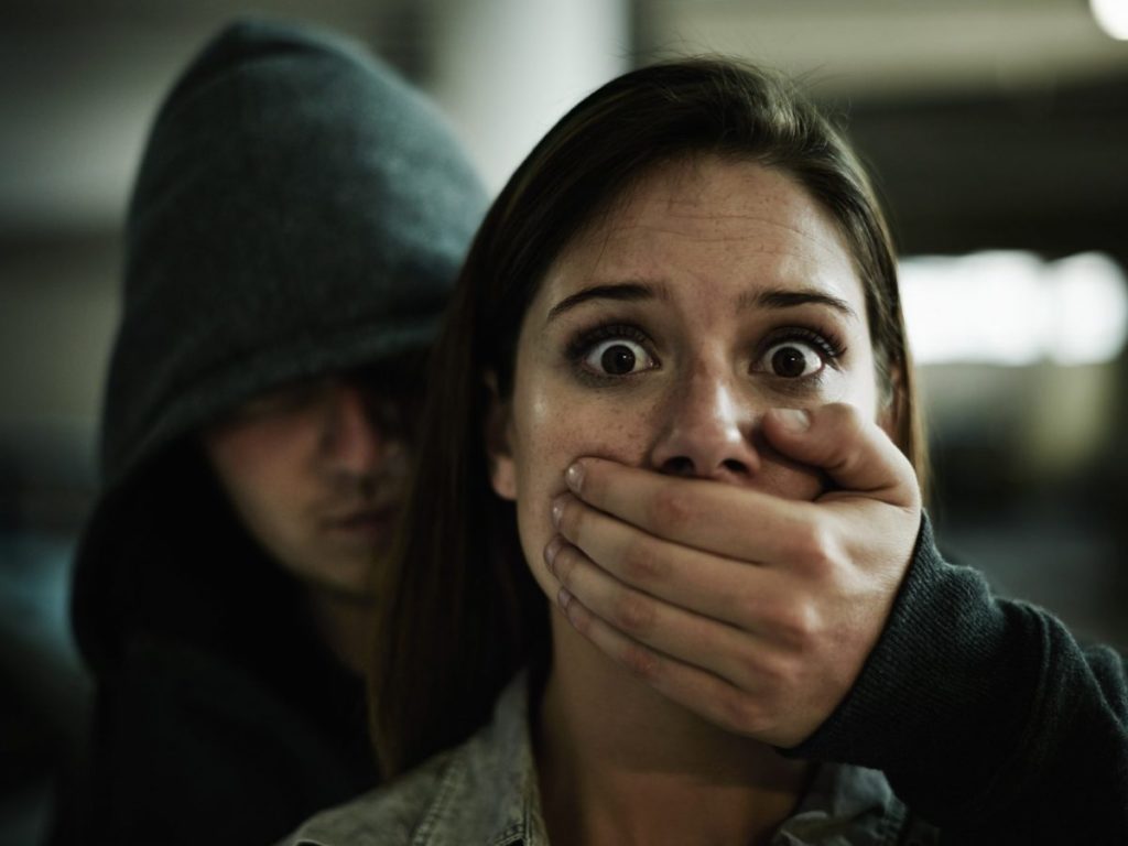 Innamorarsi del proprio carnefice, ecco cos'è la sindrome di Stoccolma 5