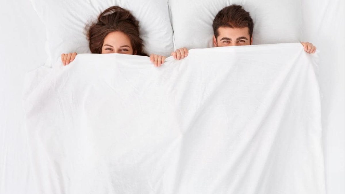 Covid, l’Olanda ai single: “Trovate un compagno di letto”, l’intimità è importante 1