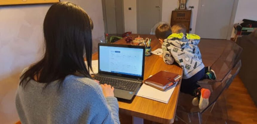 Smart working: è davvero così smart? Sala: "Chi è a casa non stia tranquillo" 2 Smart working: è davvero così smart? Sala: "Chi è a casa non stia tranquillo" 1