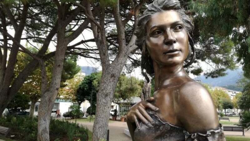 La Spigolatrice di Sapri, il caso mediatico: tutte le polemiche in corso 3 spigolatrice di sapri_polemiche