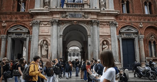 Milano, concorsi truccati all'università statale: indagato anche il virologo Massimo Galli 3