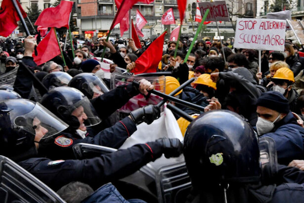 Studenti picchiati dalla Polizia, uno di loro: "Ministri, spiegatemi le botte" 9
