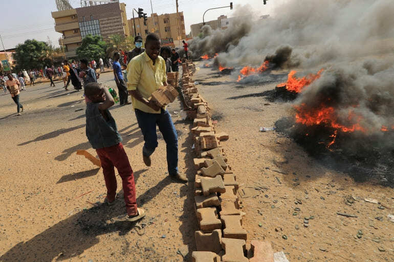 Colpo di stato in Sudan: l'esercito prende il potere e arresta il primo ministro 3 Colpo di stato in Sudan: tre morti durante le manifestazioni