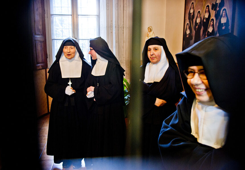 Il Vangelo su Whatsapp, l’idea delle suore di San Silvestro 1