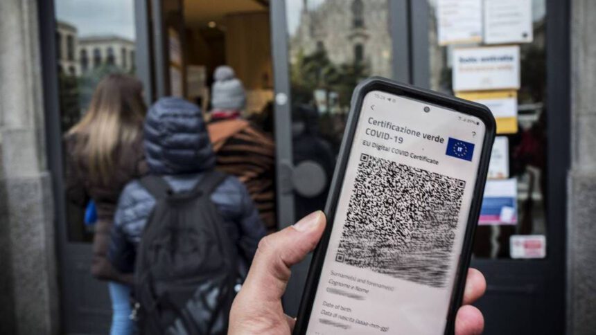 Super Green Pass, approvato nuovo decreto: cosa prevede e da quando entra in vigore 2 Super Green Pass, approvato nuovo decreto: cosa prevede e da quando entra in vigore 1