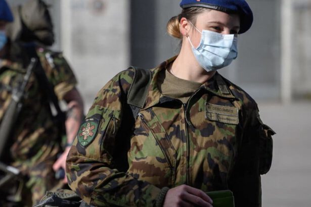 Svizzera, addio alla biancheria maschile: alle soldatesse sarà concesso l’intimo femminile 19