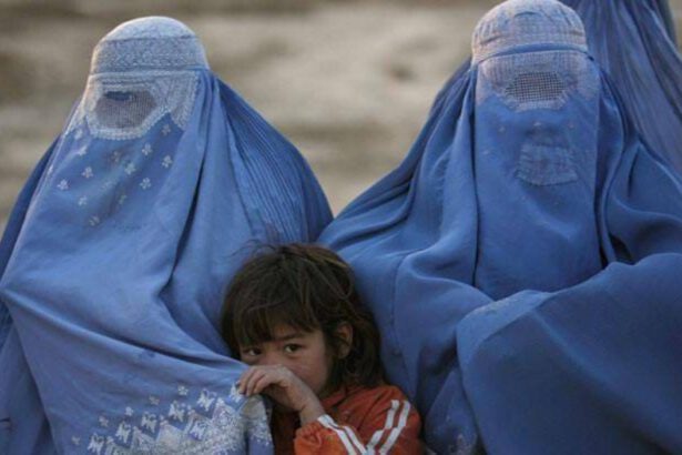 I talebani negano al mondo femminile anche l'istruzione 15