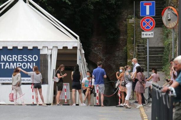 Non mi vaccino, i tamponi per il Green Pass me li paga lo Stato: è giusto? 14