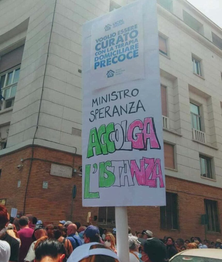 Consegnate a Speranza le firme per la Terapia Domiciliare Precoce 1