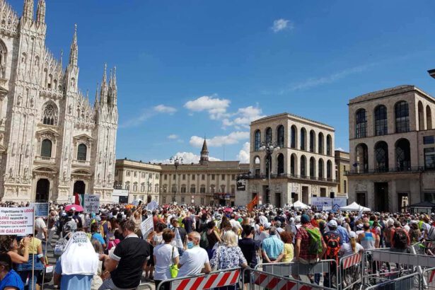 In migliaia in piazza a Milano per le terapie domiciliari precoci 7
