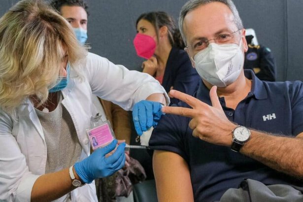 Speranza: “Dal 1 dicembre terza dose ai 40-60enni. Possibilità di obbligo per i sanitari” 18