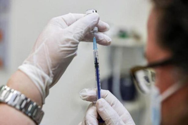 Vaccinarsi con terza dose da positivi: cosa si rischia? Ha senso fare un tampone? 21