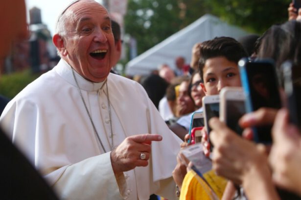 Da fedeli a follower il passo è breve: arriva l'App per pregare con il Papa 13