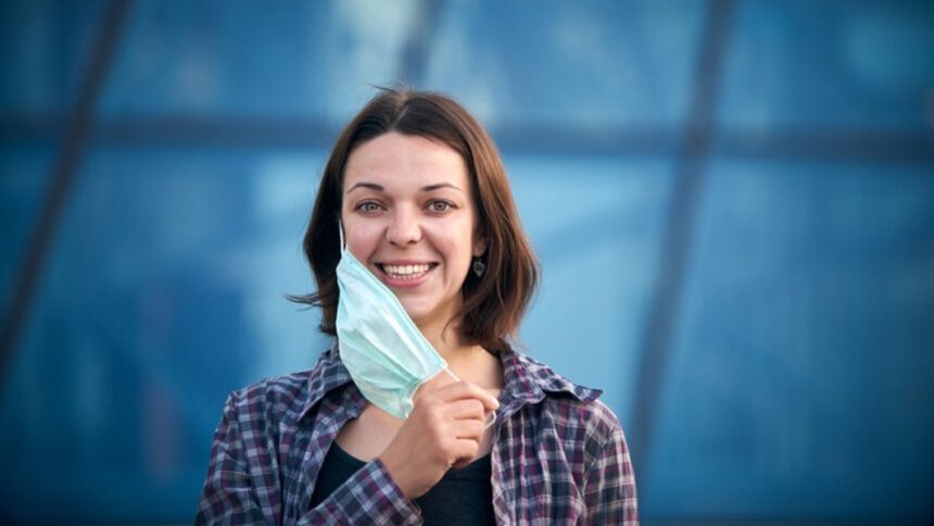 Covid-19, spunta la data: ecco quando potremo dire addio alla mascherina 1