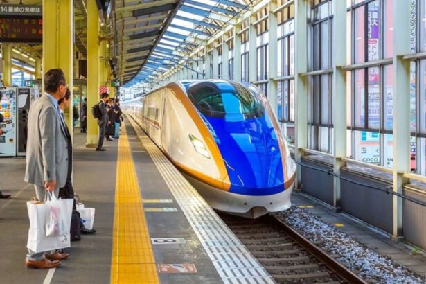 Giappone, treno arriva con 1 minuto di ritardo e scatta l'inchiesta: punito il conducente che era in bagno 17