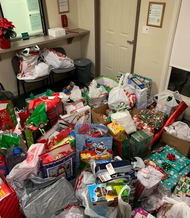 abbandoo il figlio al cimitero
