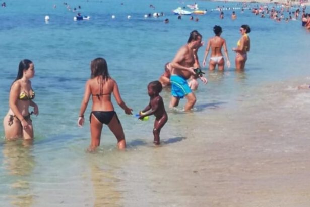 “Lavora tranquilla, pensiamo noi a tua figlia”, le bagti di Trapani aiutano la venditrice ambulante 10