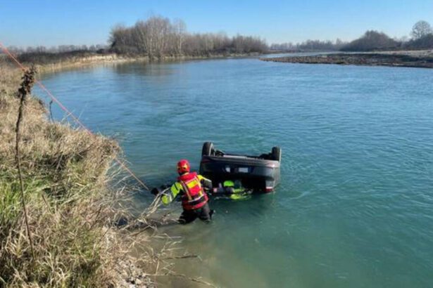 Piacenza, auto nelle acque del Trebbia: trovati all'interno 4 giovani morti 9