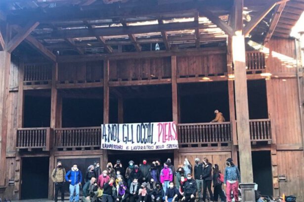 Roma, Globe Theatre occupato dai lavoratori dello spettacolo: "Vogliamo riaperture in sicurezza" 9