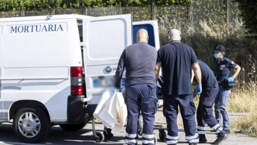 Ostia, uccide la moglie a colpi di fucile: trovato seduto sul divano in stato confusionale 1