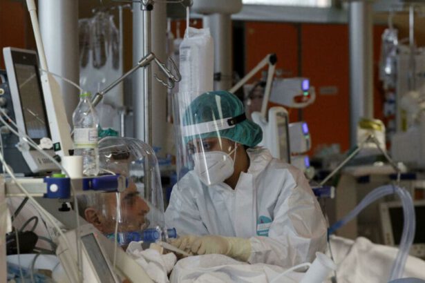 Ecdc: “La vaccinazione non basta da sola contro Omicron. Servono misure di prevenzione” 8