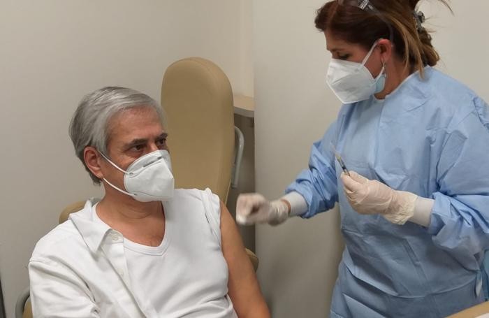 Nuovo piano vaccinale: ecco le 5 fasce prioritarie e chi potrà somministrare il farmaco 3