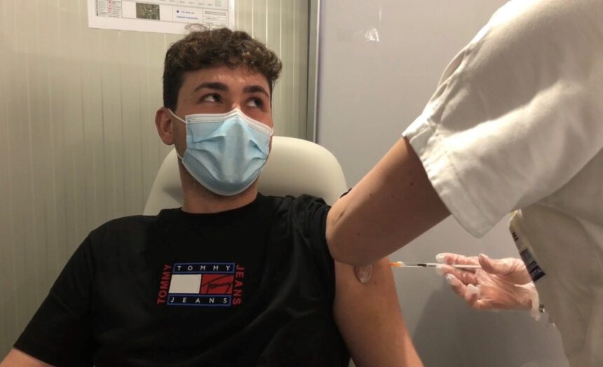 Vaccino Covid: dal 10 giugno prenotazione libera per tutti, come funzionerà il richiamo in vacanza 1