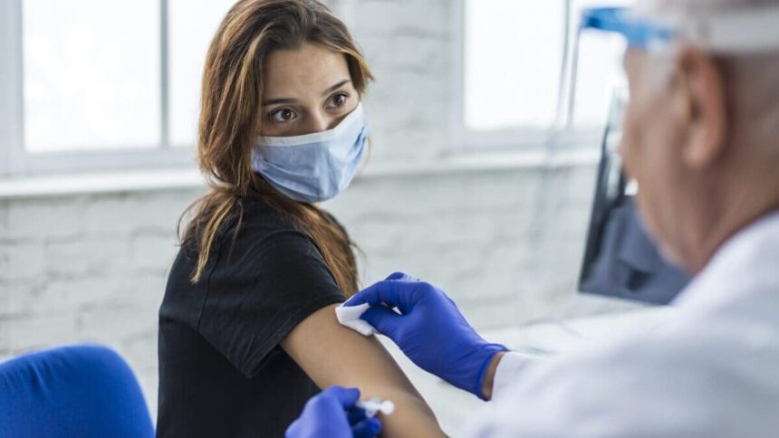 Vaccino Covid può creare alterazioni nel ciclo mestruale: studi lo confermano 1