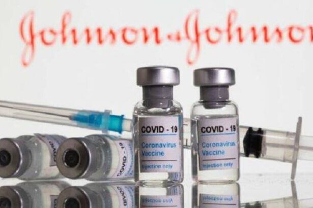 Johnson & Johnson, gli USA chiedono la sospensione del vaccino 21