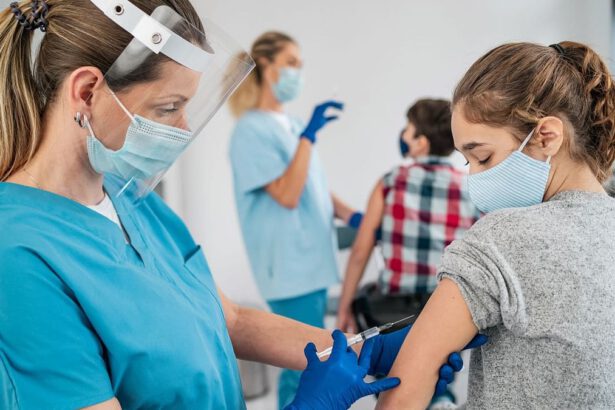 Lo studio di Pfizer sul vaccino: "Protezione a lungo termine sugli adolescenti" 11