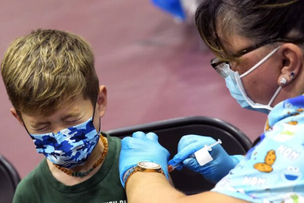 Vaccino Pfizer ai bambini, al via dal 16 dicembre: come prenotarsi, le modalità e i rischi 18