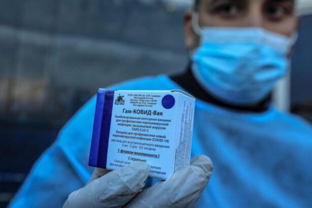 Vaccino russo Sputnik V meglio di AstraZeneca, l’OK arriva dallo Spallanzani 5