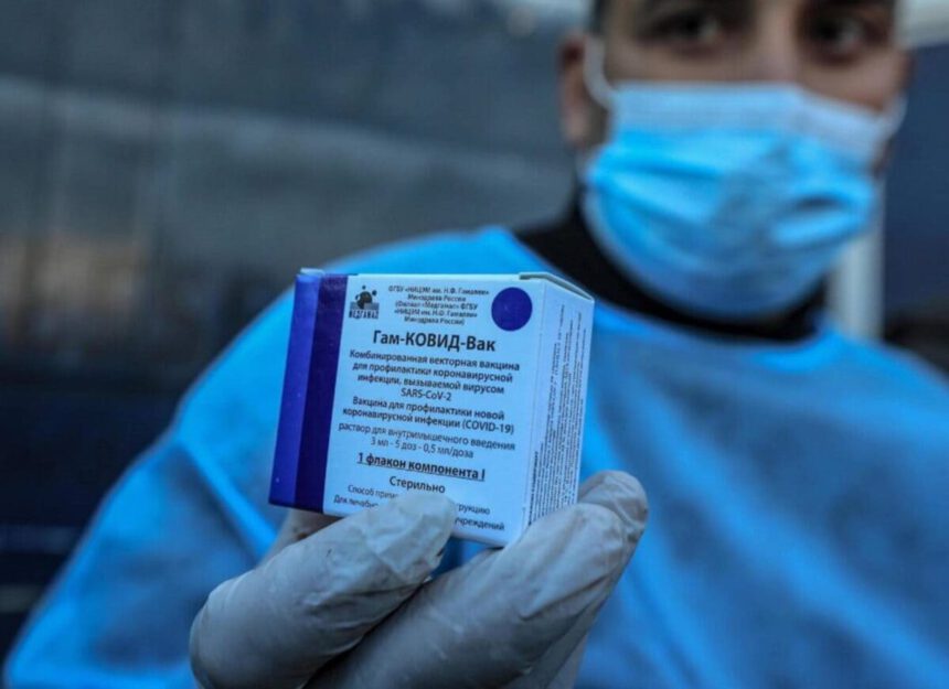 Vaccino russo Sputnik V meglio di AstraZeneca, l’OK arriva dallo Spallanzani 1