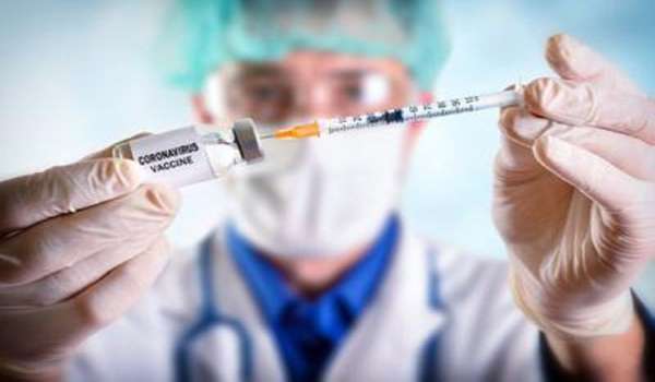 Covid-19, la scommessa degli esperti: vaccino a novembre 15