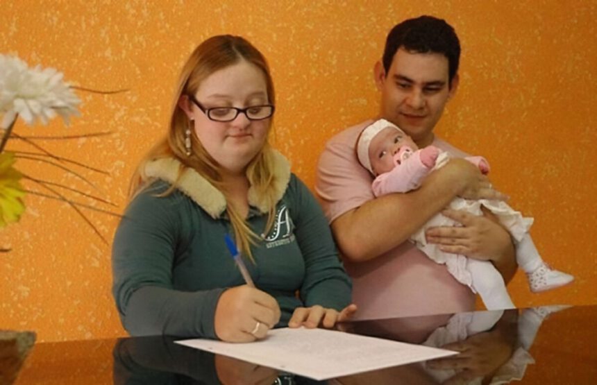 "È sana": il miracolo di Valentina, nata da mamma down e papà con ritardo mentale 1