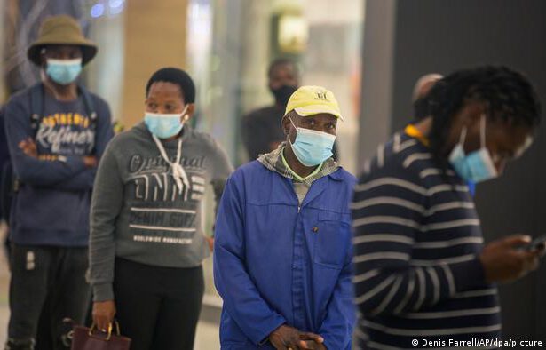 Covid 19, cosa sappiamo finora della variante Omicron 19