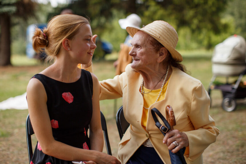 Aiutare gli anziani ascoltando le loro storie: "Hanno arricchito le nostre vite" 1