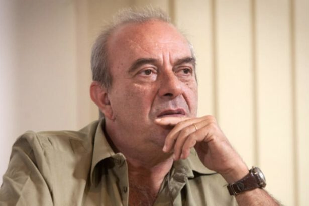 Oltre 40 anni di carriera per Vauro Senesi, uno dei più noti vignettisti satirici italiani 12