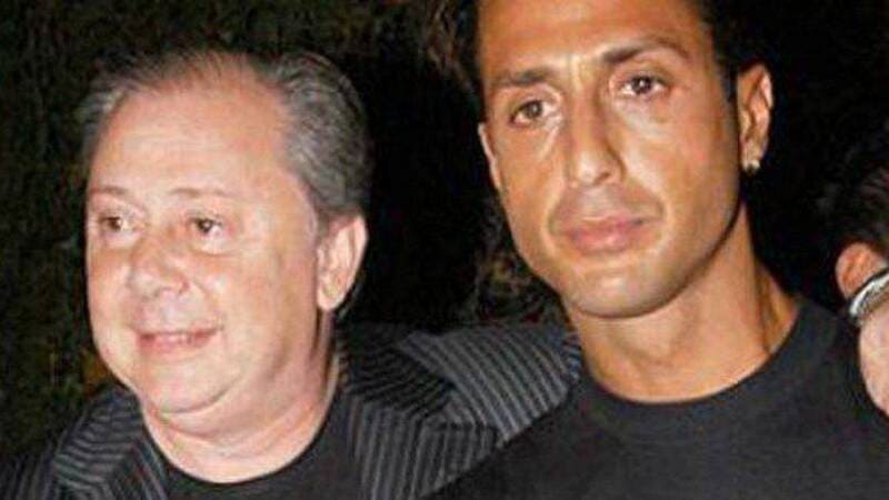 Videocracy e potere mediatico: come la TV del disimpegno mina le basi a una coscienza civile 3 videocrazy racconta lele mora e fabrizio corona