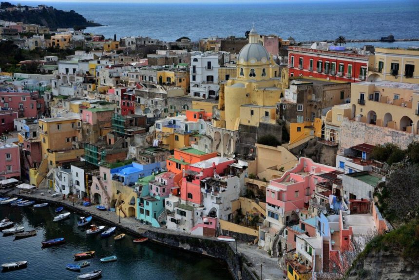 Procida, Capitale della Cultura 2022: ecco 5 cose da vedere assolutamente 2 Procida, Capitale della Cultura 2022: ecco 5 cose da vedere assolutamente 1