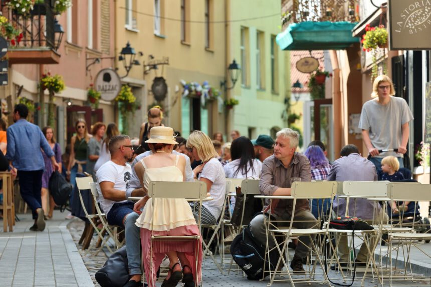 Vilnius, la città si trasforma in un caffè a cielo aperto 1