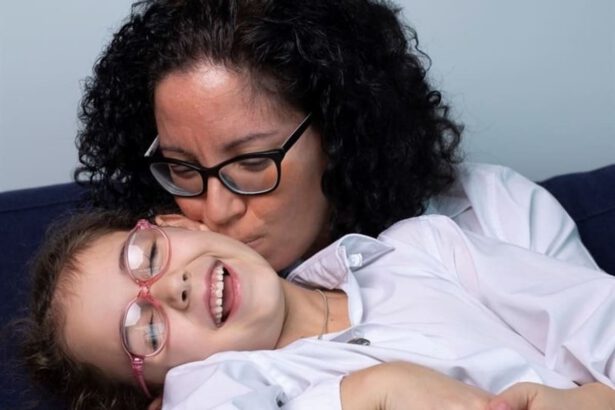 Vicky, 7 anni, rischia la vista per una malattia rara: 86 vip aiutano la mamma a raccogliere i fondi per le cure 19