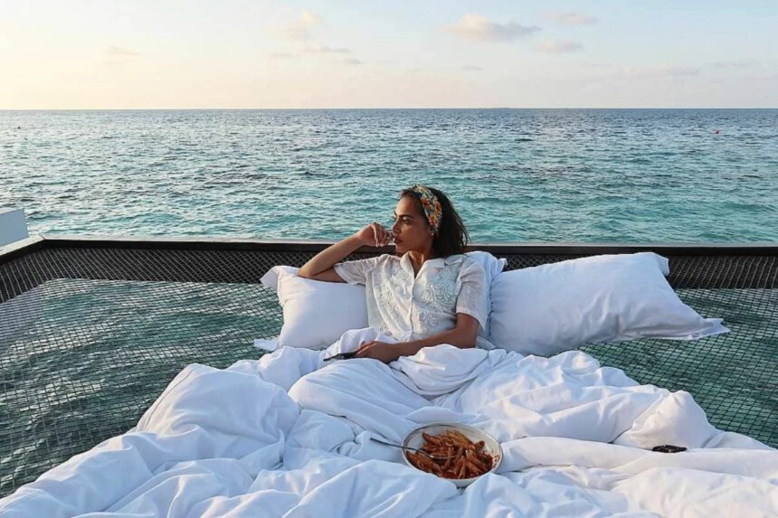 Dormire sospesi sull'oceano: alle Maldive il resort per una vacanza tra cielo e mare 2 Dormire sospesi sull'oceano: alle Maldive il resort per una vacanza tra cielo e mare 1