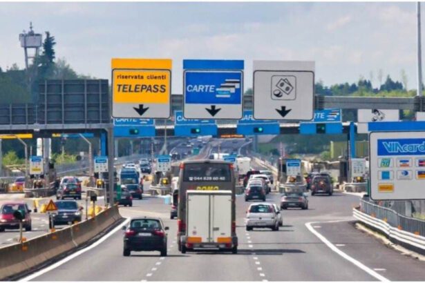 Pasqua, esodo di massa verso Sud, lo sfogo di un casellante: "Tanto nessuno controlla" 17