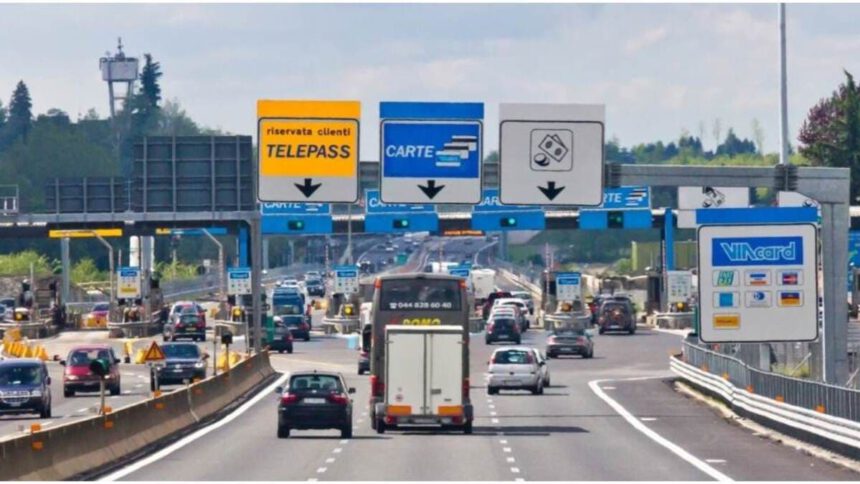 Pasqua, esodo di massa verso Sud, lo sfogo di un casellante: "Tanto nessuno controlla" 2 Pasqua, esodo di massa verso Sud, lo sfogo di un casellante: "Tanto nessuno controlla" 1