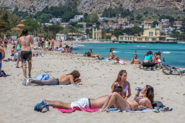 Sicilia in zona gialla da lunedì: quali le Regioni a rischio. Bassetti: "L'epidemia riprenderà" 13