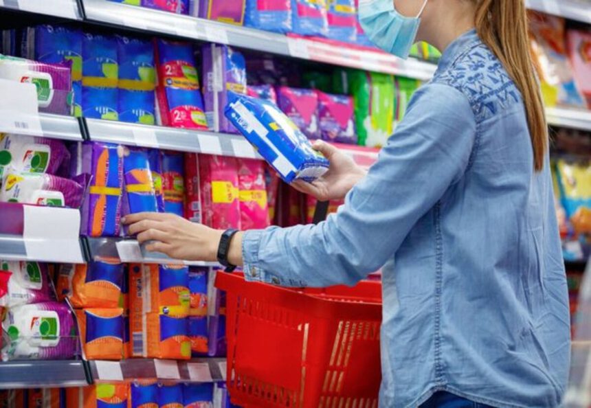 Zona rossa, vietata vendita assorbenti dopo le 18: "Non sono beni di prima necessità" 2 Zona rossa, vietata vendita assorbenti dopo le 18: "Non sono beni di prima necessità" 1