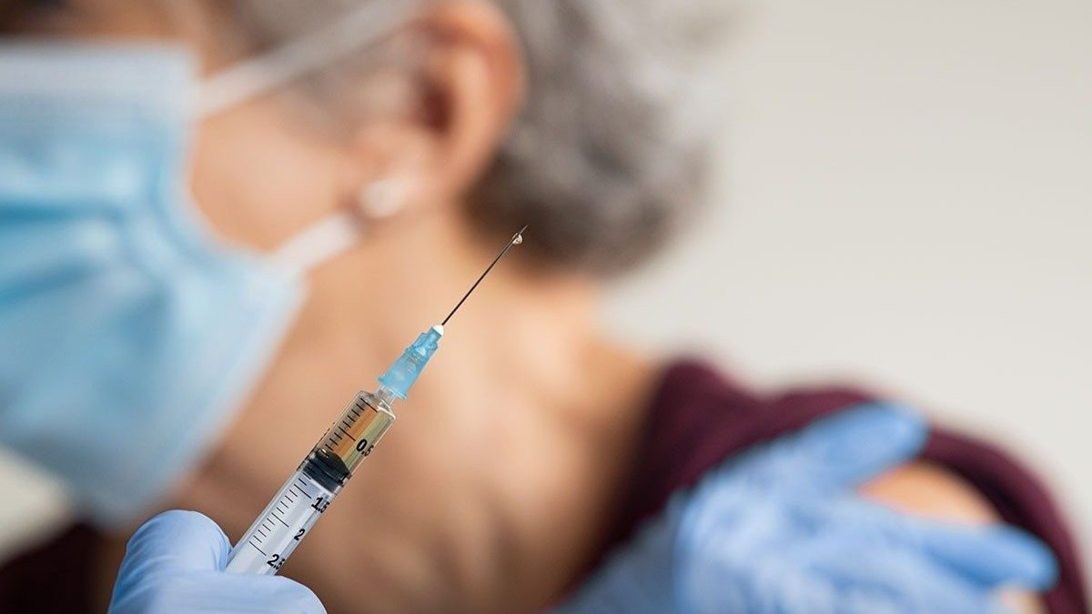 Via alla quarta dose di vaccino per tutti gli over-60: ecco quando verrà somministrata 19